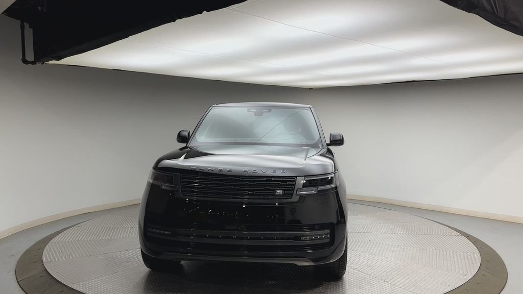 New 2026 Santorini Black Metallic Land Rover SE image 7