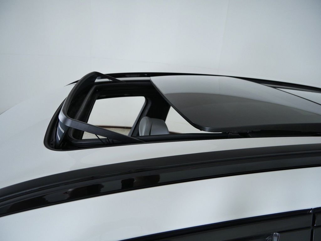 New 2026 Alpine White BMW xDrive40i image 18