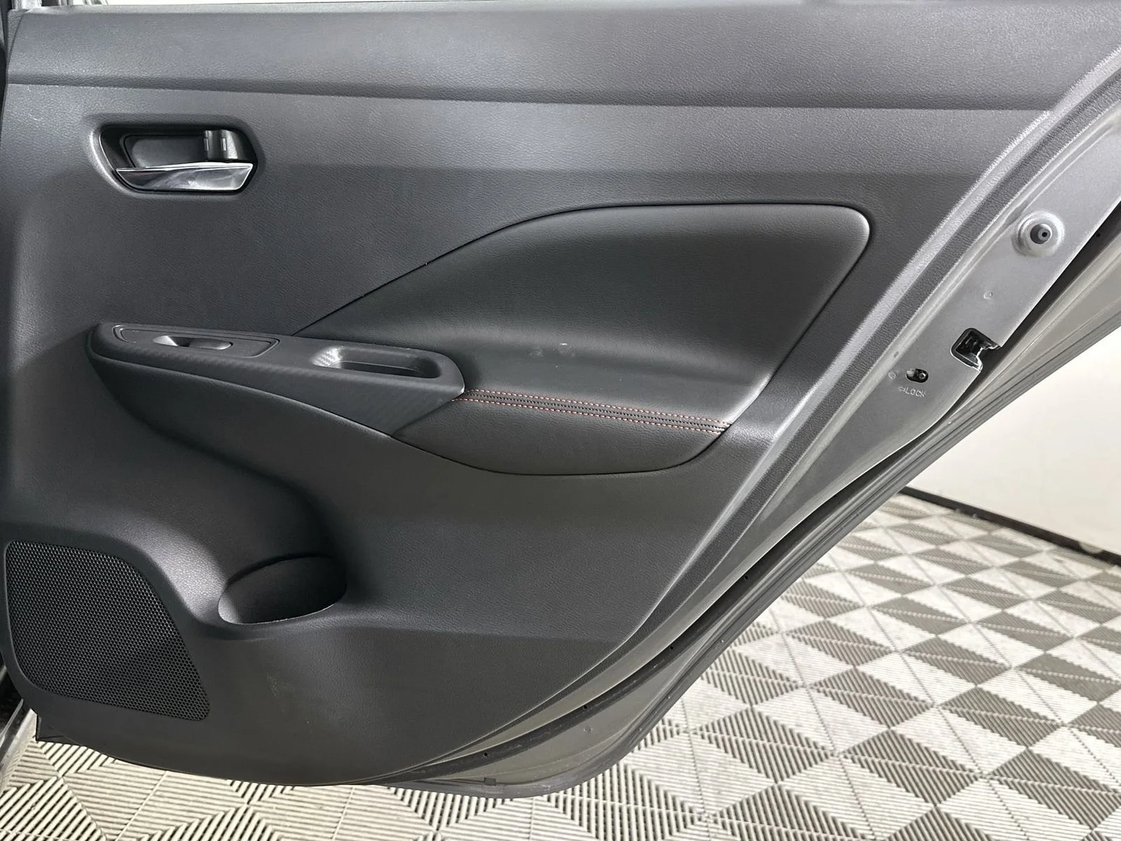 2025 Nissan Versa Sedan SR - Photo 32