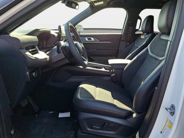New 2027 Star White Metallic Tri-Coat Ford ST image 9