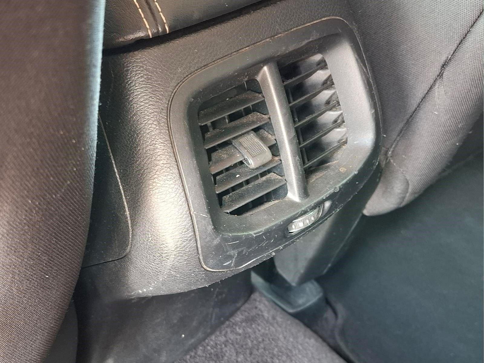 Used 2018 Billet Silver Metallic Clearcoat Jeep Latitude image 14