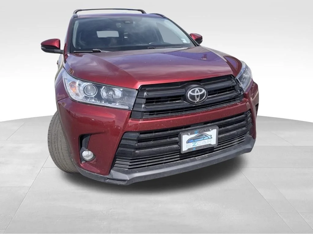 Used 2017 Red Toyota XLE image 8