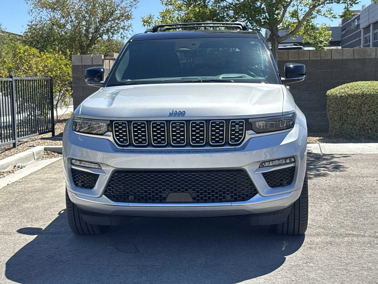 Used 2024 Silver Zynith Jeep Summit image 3