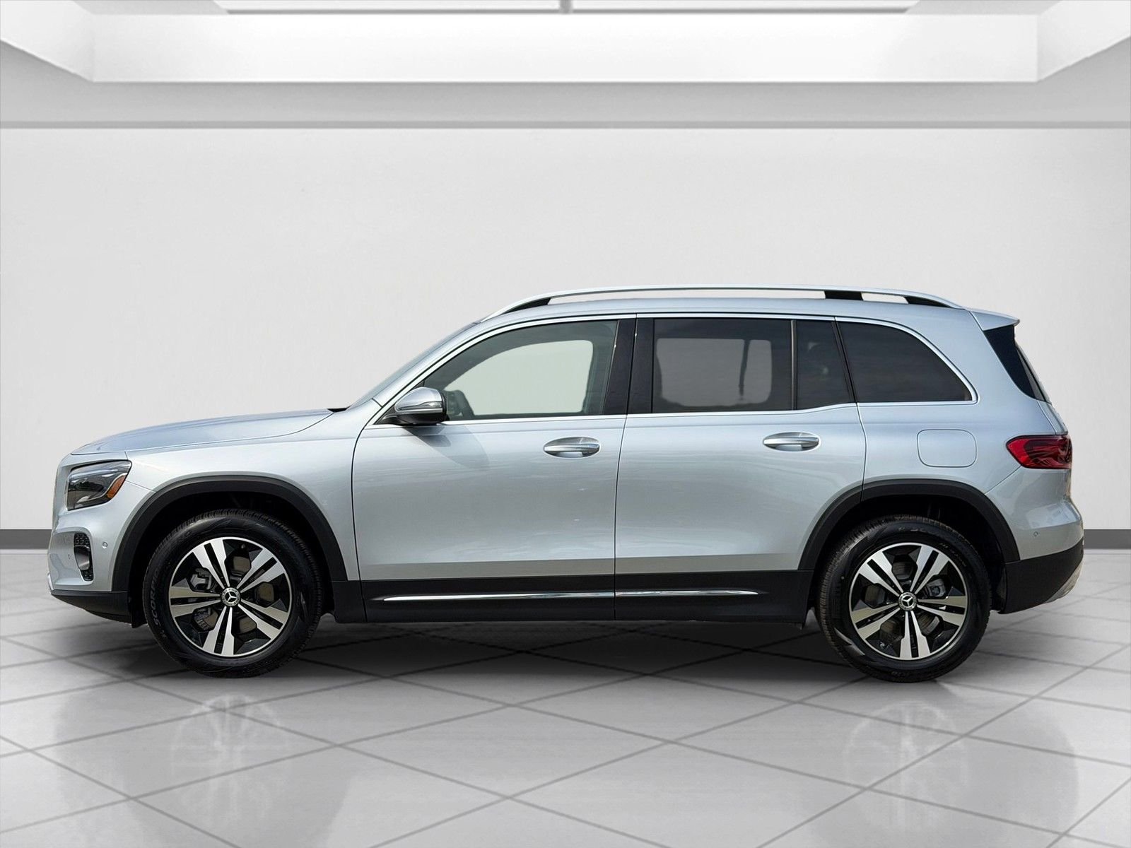 Used 2026 Silver Mercedes-Benz GLB 250 image 5