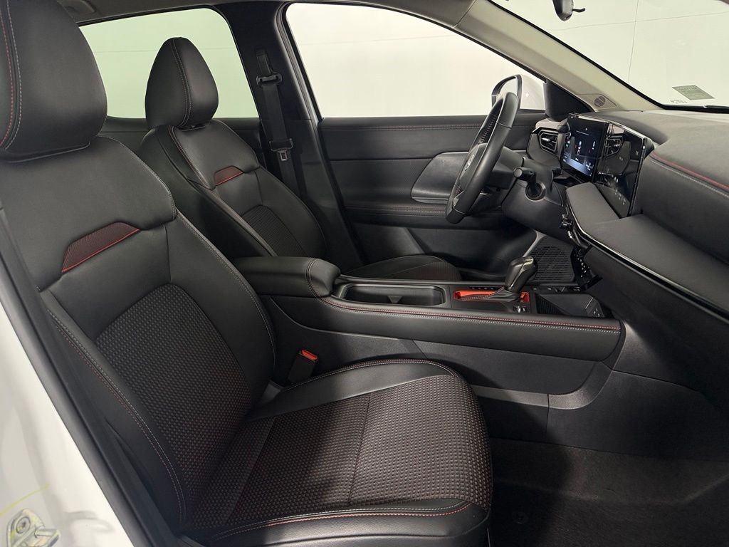 Used 2025 White Nissan SR image 30
