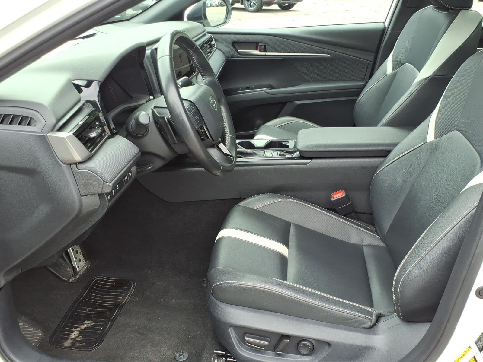 Used 2025 WHITE TOYOTA  image 10