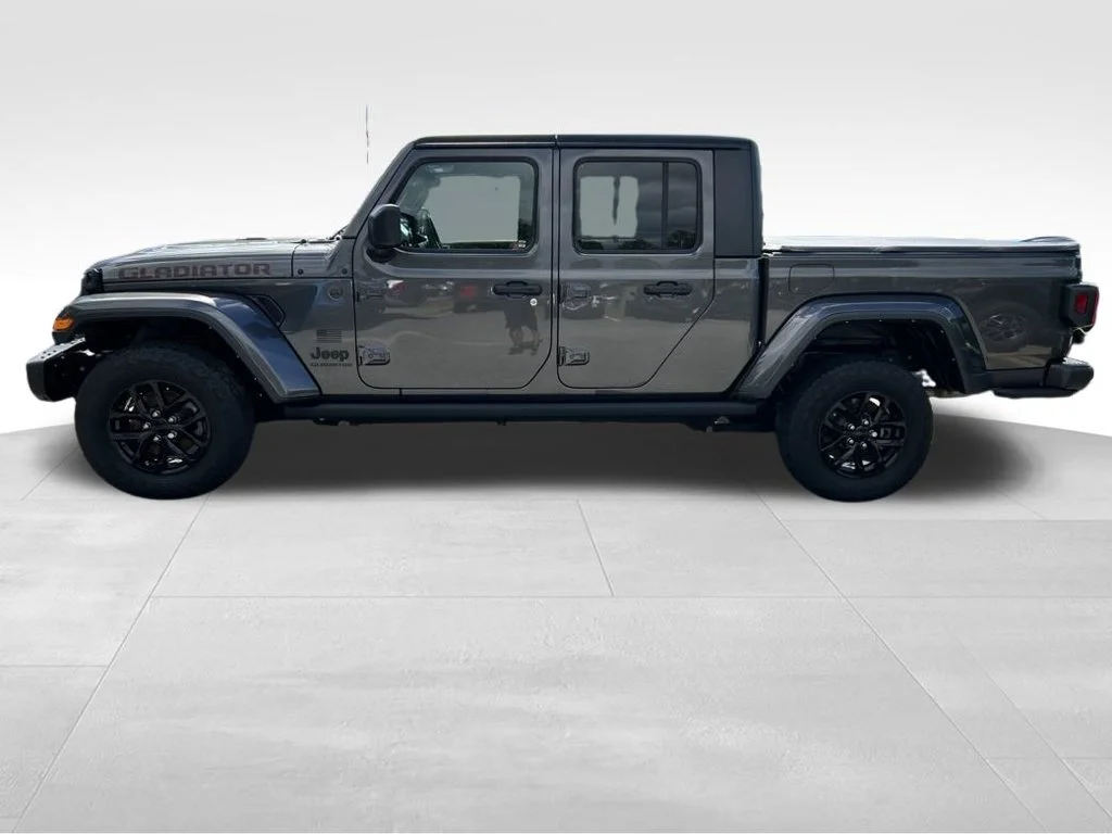 Used 2023 Gray Jeep Sport image 2