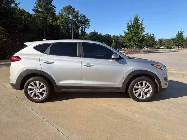Used 2020 Silver Hyundai SE image 5
