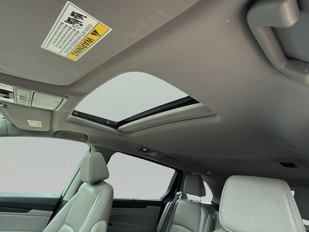 Used 2019 Silver Honda EX-L image 28