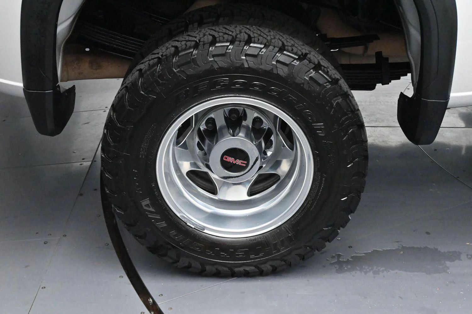 Used 2022 White Frost Tricoat GMC Denali image 12