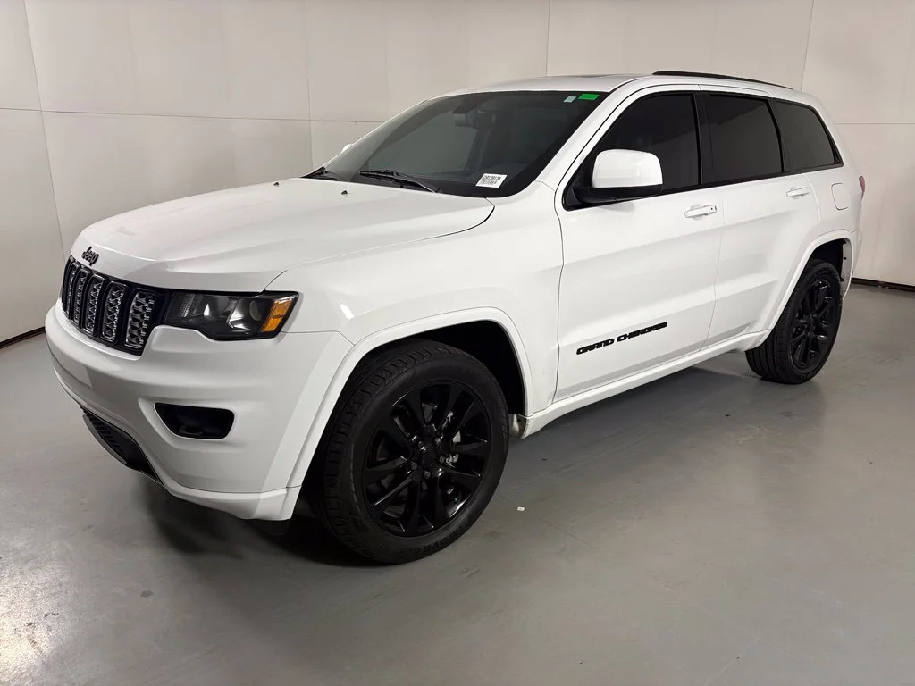 Used 2019 White Jeep Altitude image 4