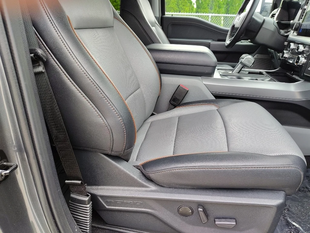 Used 2025 Carbonized Gray Metallic Ford LARIAT image 14