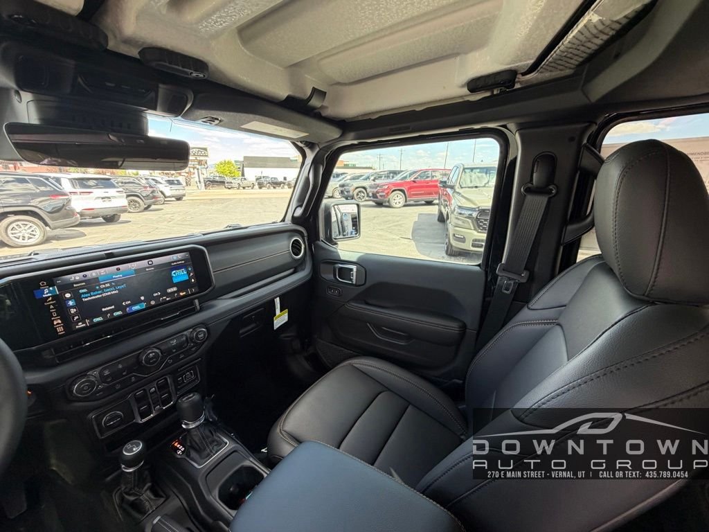 New 2026 Black Clear-Coat Exterior Paint Jeep Sahara image 12