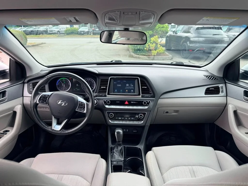 Used 2019 Hyper White Hyundai Hybrid Preferred Dilawri Certified   Local BC   Cl image 11