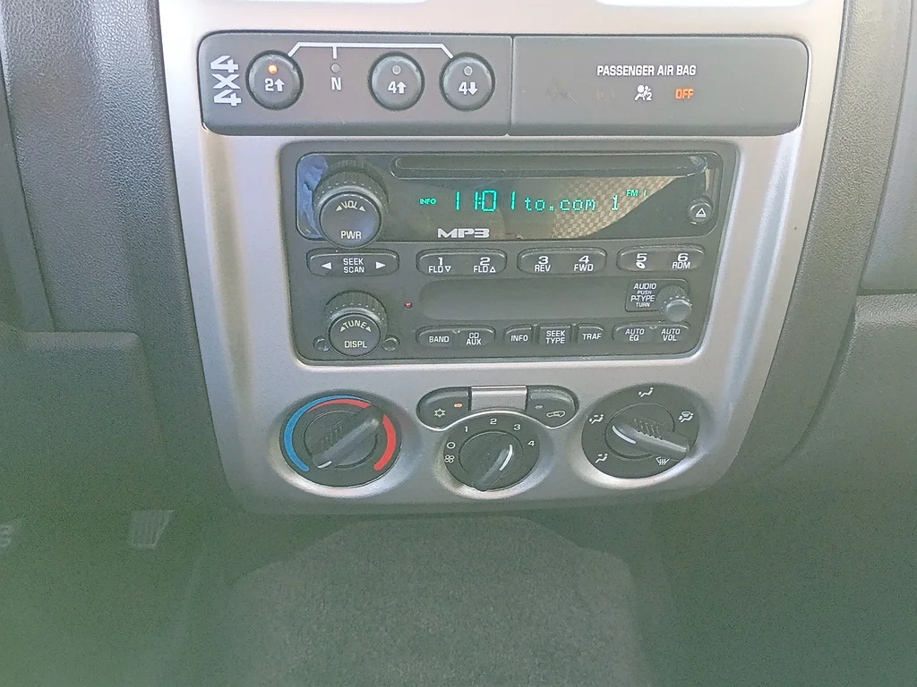 Used 2007 Blue Granite Metallic Chevrolet LS image 21