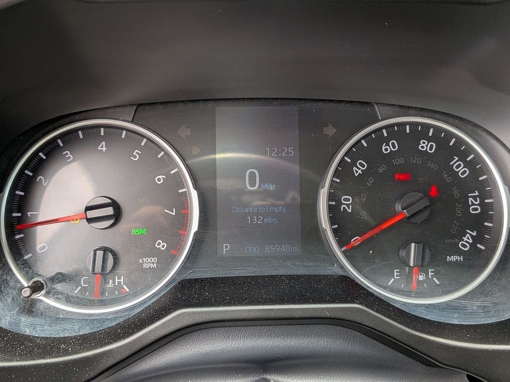 Used 2019 Silver Toyota XLE Premium image 18