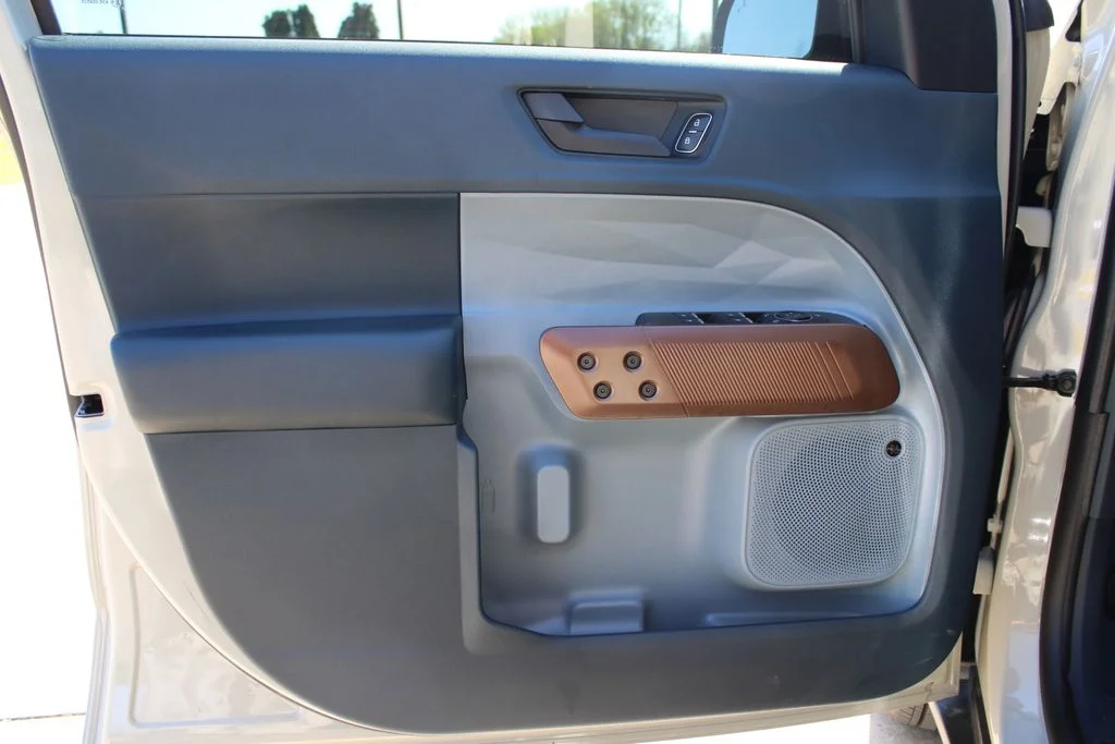Used 2024  Ford Lariat image 35