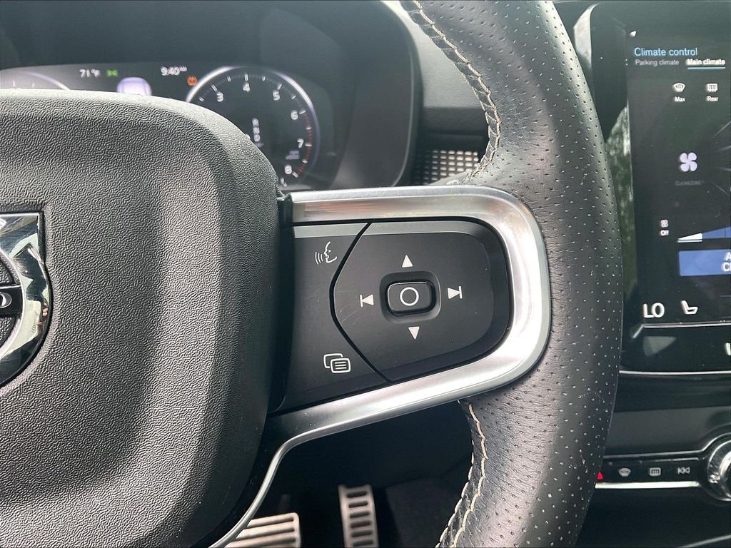 Used 2021 Black Volvo R-Design image 24