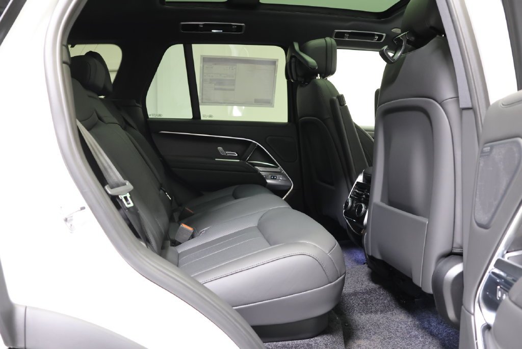New 2027 Fuji White Land Rover SE image 44