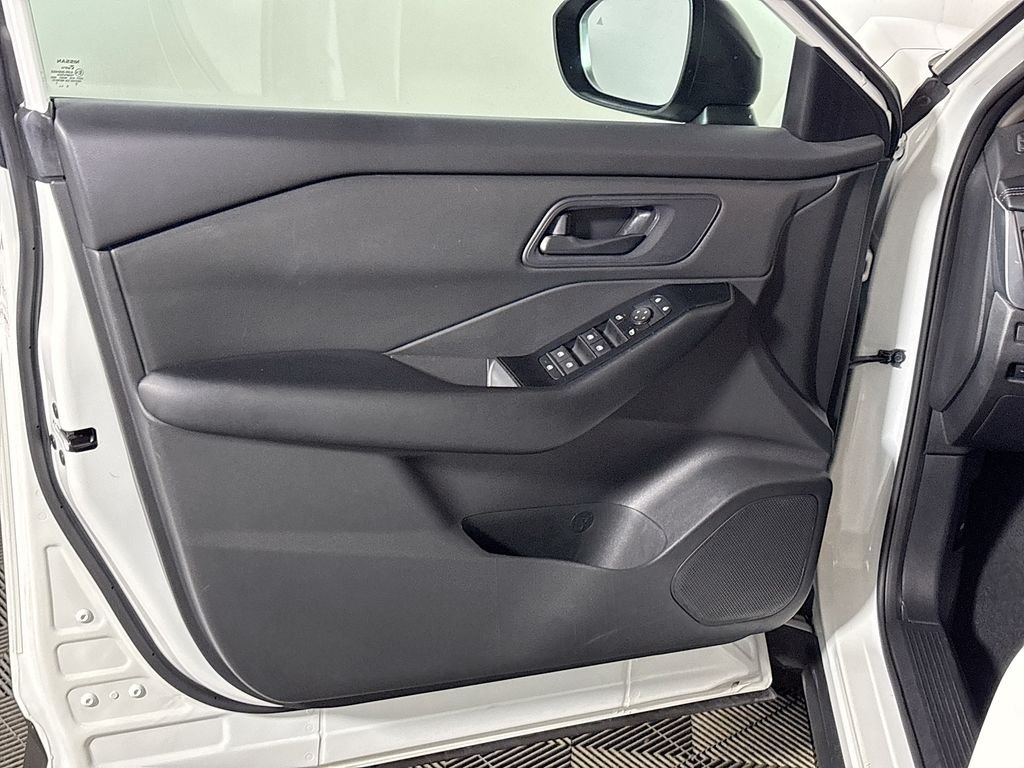 Used 2024 White Nissan S image 10