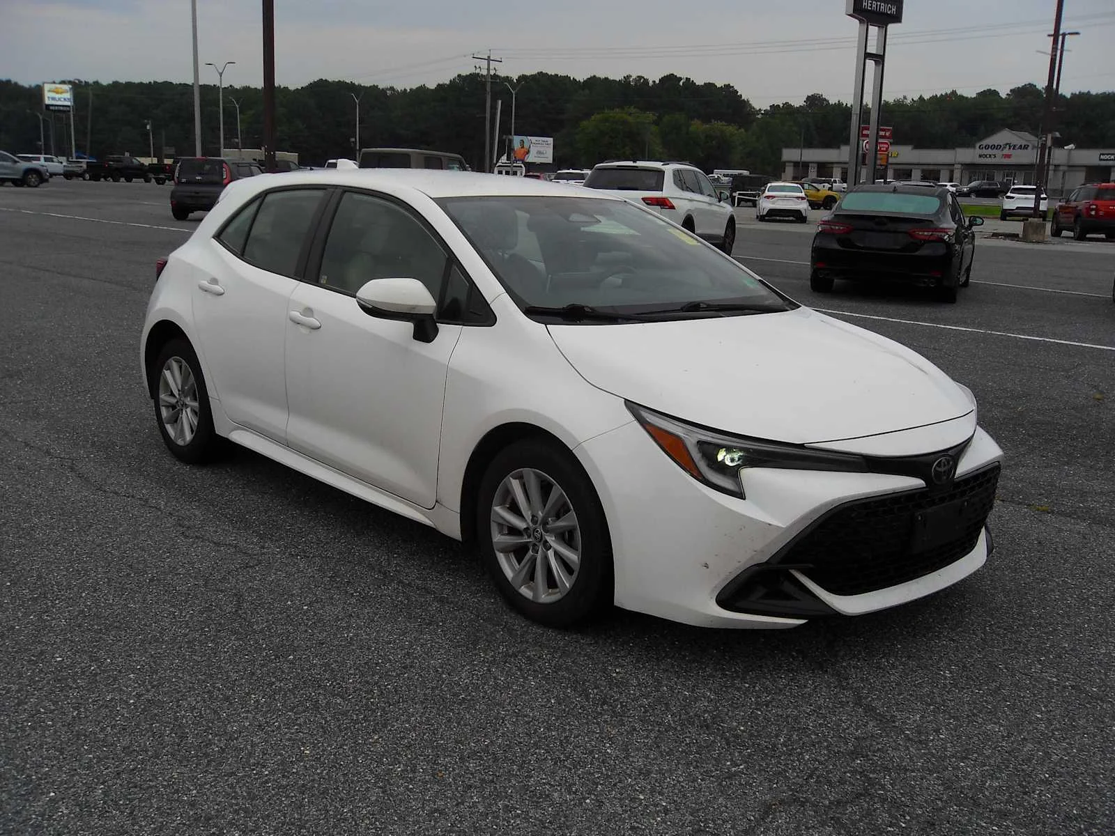 Used 2023 Ice Cap Toyota SE image 7