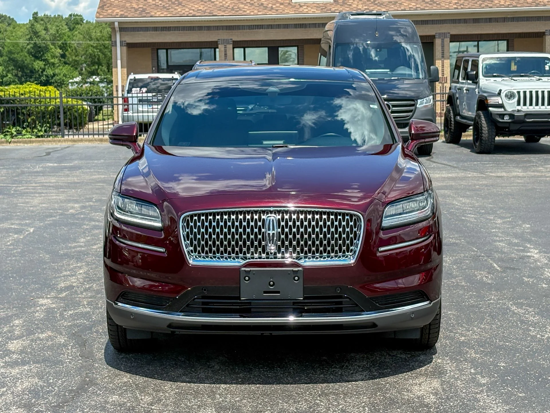 Used 2022 Red Lincoln Reserve image 4