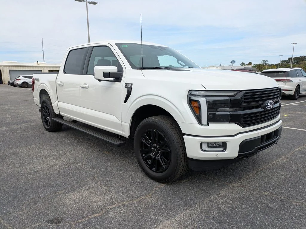 New 2026 Star White Metallic Tri-Coat Ford Platinum image 2