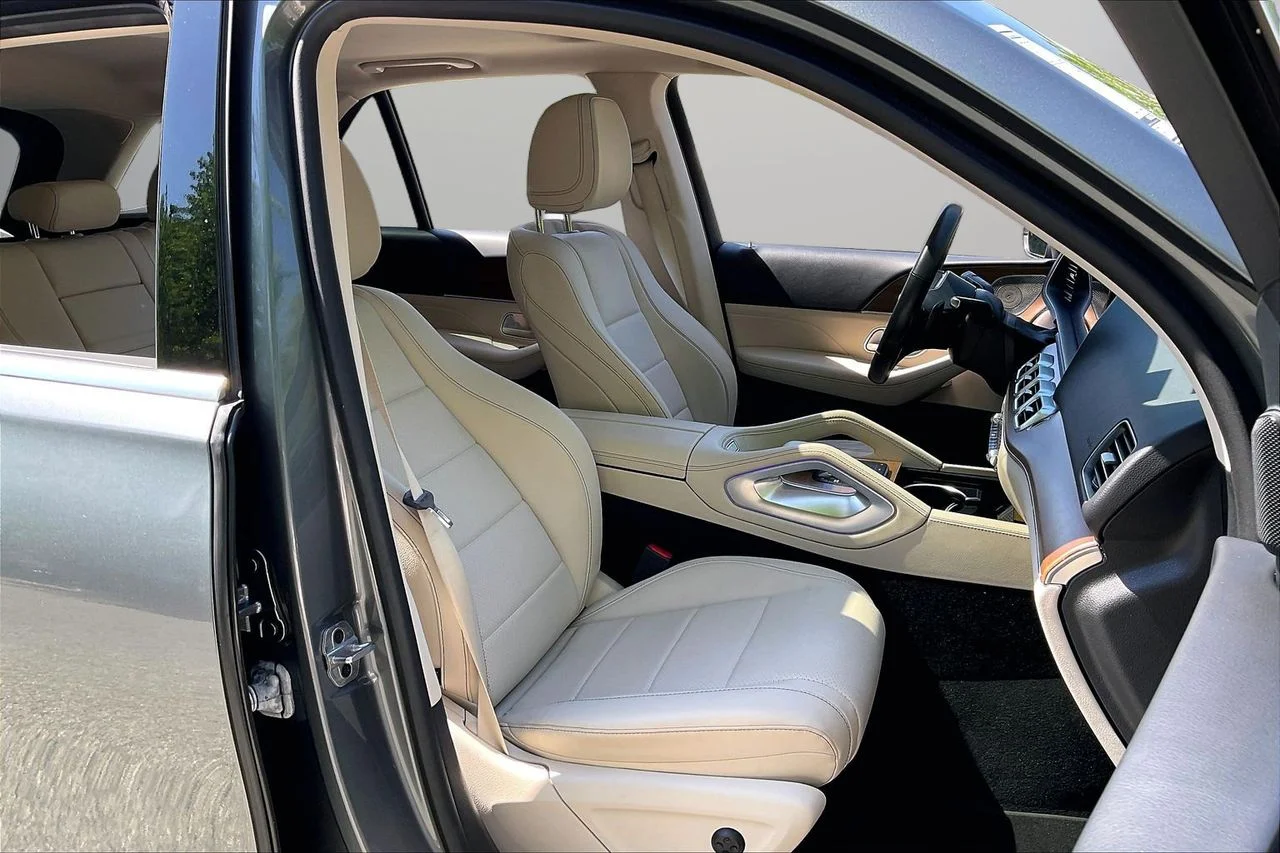 Certified Used 2023  Mercedes-Benz GLE 450 image 25