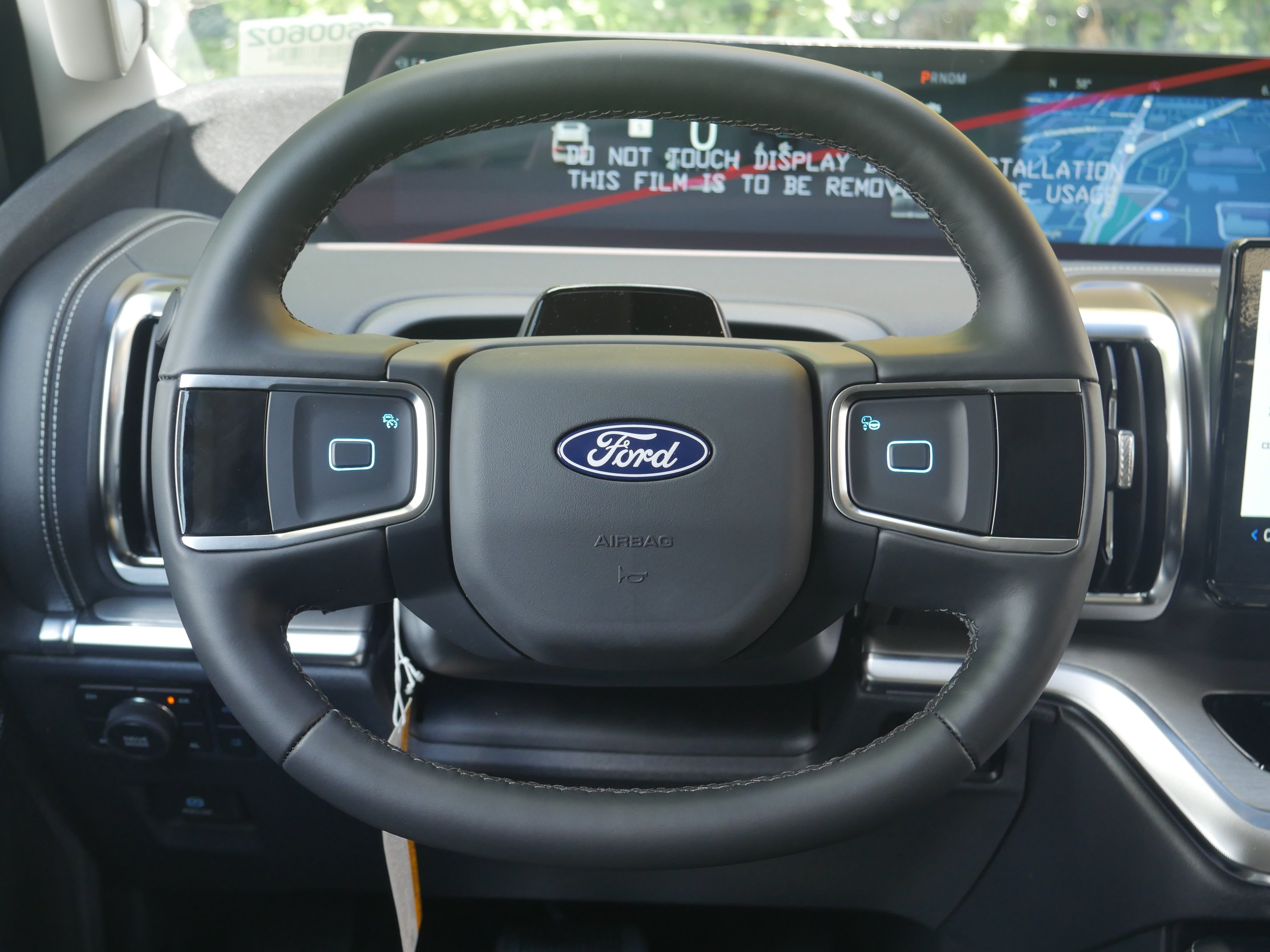 New 2027 Star White Metallic Tri-Coat Ford MAX Platinum image 7