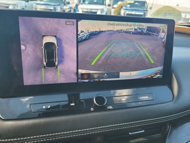 Used 2025 Gold Nissan SL image 22