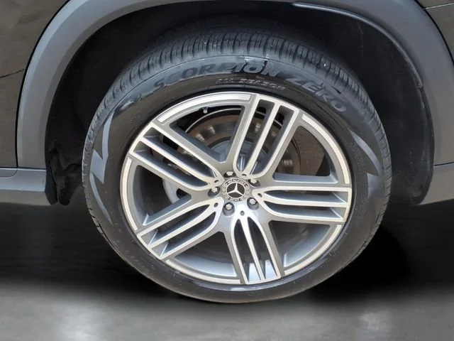 Used 2025  Mercedes-Benz GLS 450 image 32