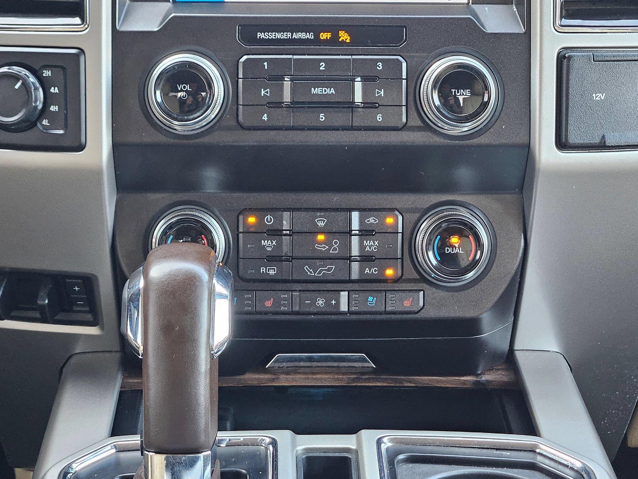 Used 2019 Silver Spruce Metallic Ford LARIAT image 13