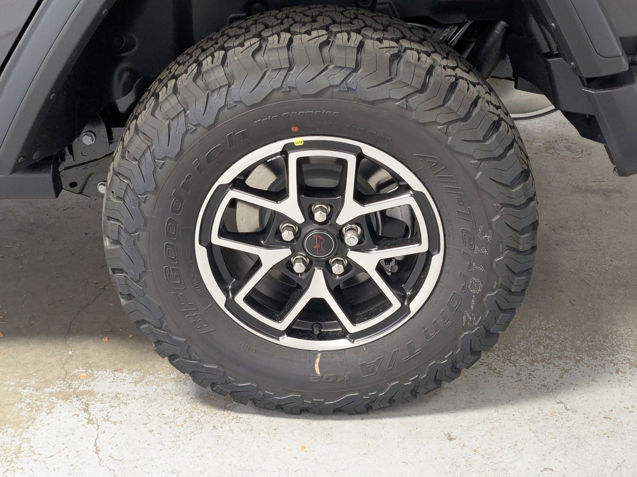 New 2026 Granite Crystal Metallic Clear-Coat Exterior Paint Jeep Rubicon image 18