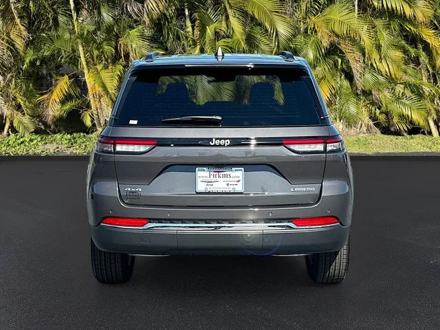 New 2026 Baltic Gray Metallic Clear-Coat Exterior Paint Jeep Laredo image 5
