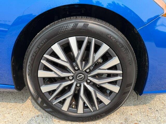 Used 2025 Bluestone Pearl Nissan SV image 10