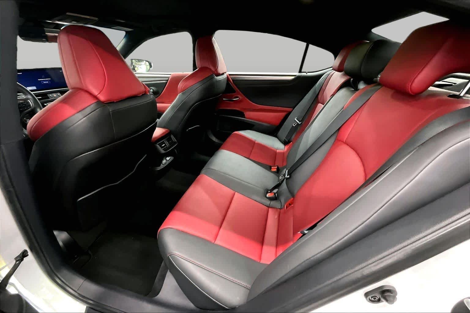 Used 2024 Ultra White Lexus F SPORT Handling image 19