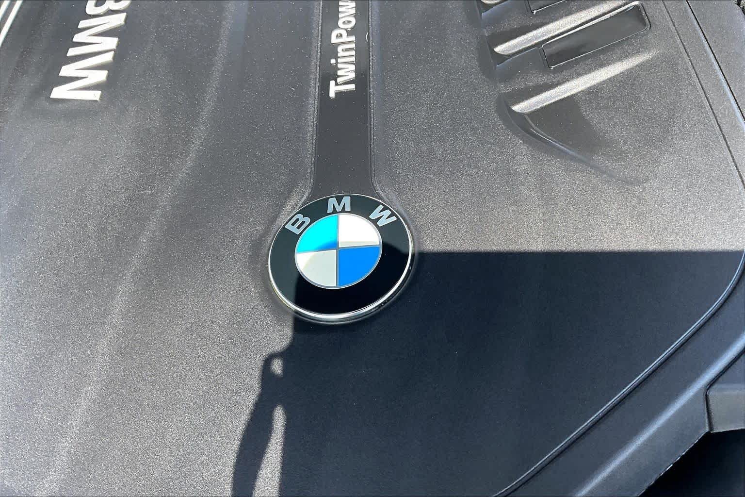 Used 2019 Alpine White BMW 540i xDrive image 30