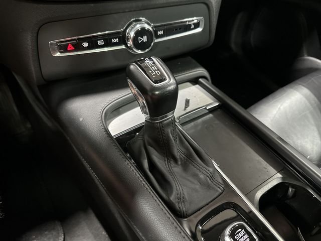 2022 Volvo XC90 Momentum - Photo 26