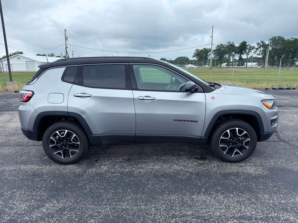 Used 2021 Silver Jeep Trailhawk image 6
