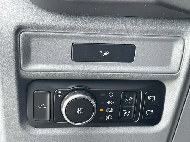 New 2026 Oxford White Ford XLT image 13