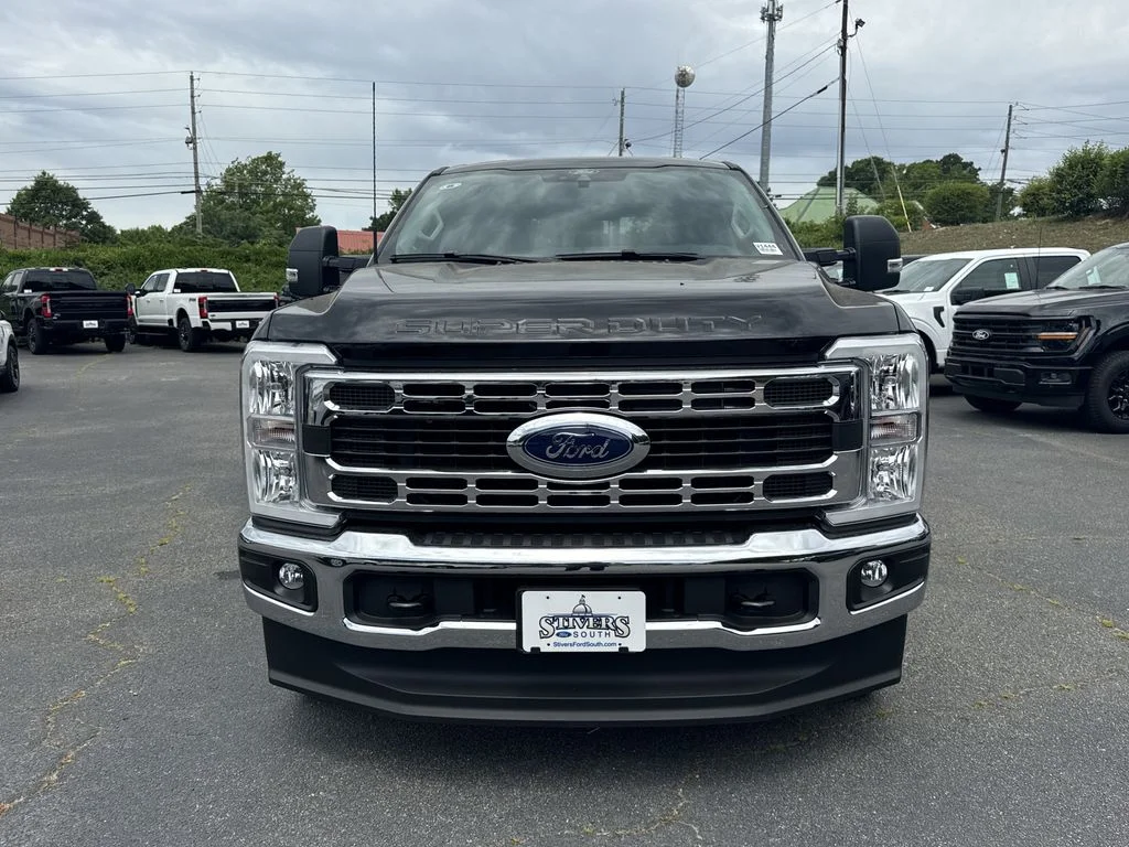 New 2026 Black Ford XLT image 2