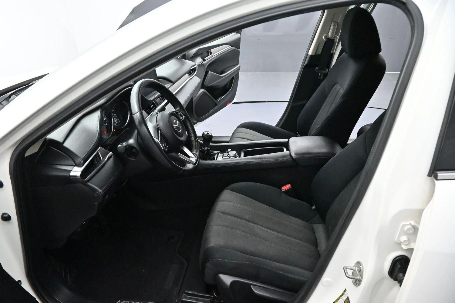 Used 2018 Snowflake White Pearl Mica Mazda Sport image 11