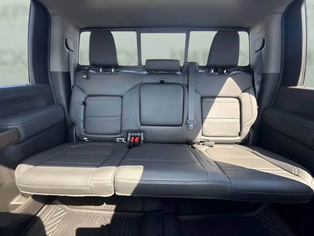 Used 2022 White GMC Denali image 7