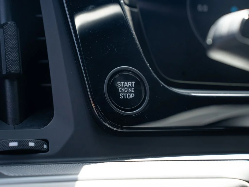 Used 2025 White Porsche Base image 28