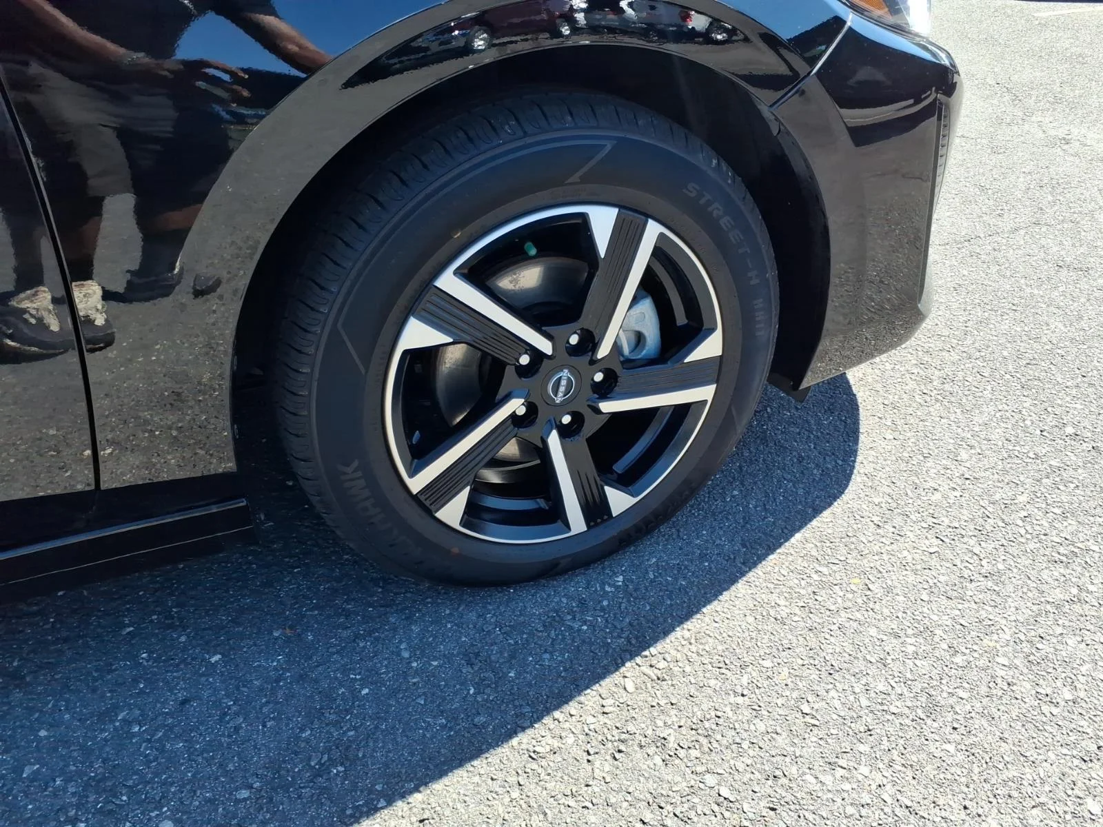 Used 2025  NISSAN SV image 10