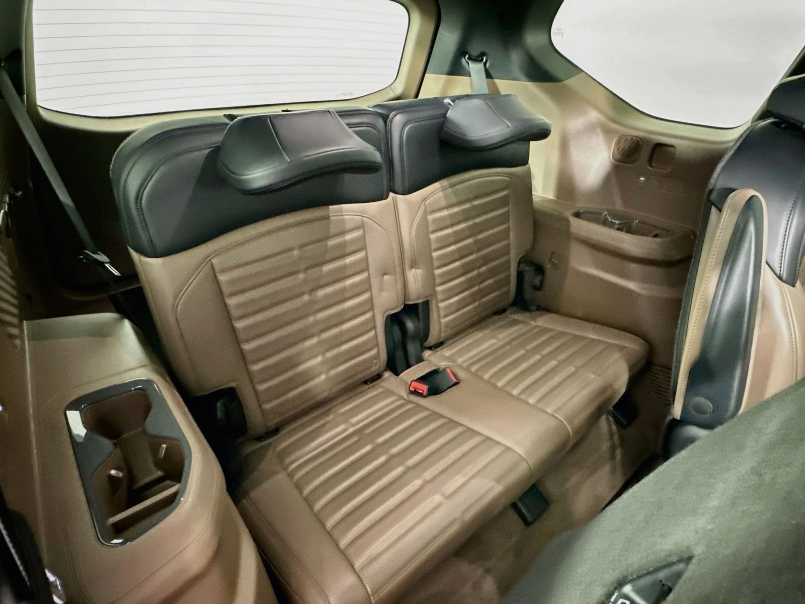 Used 2024 Snow White Pearl Kia Land image 28
