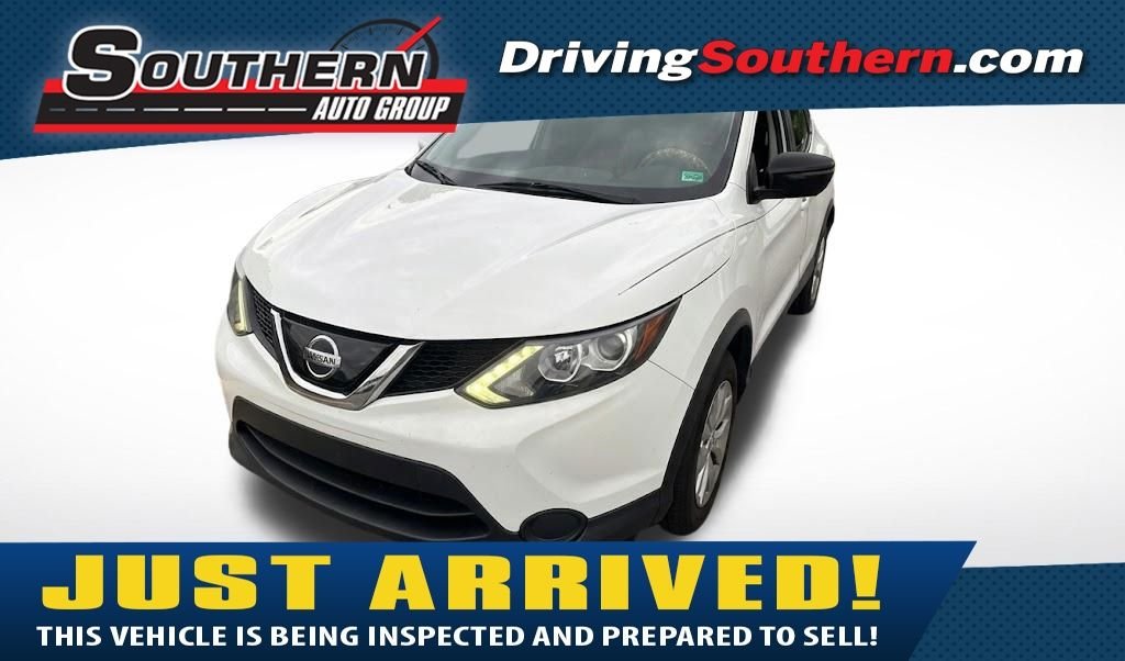 Used 2018 White Nissan S image 1