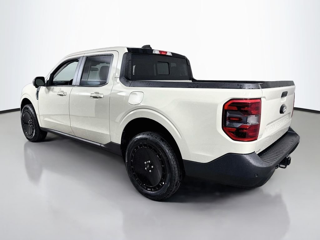Used 2025 Sand Ford Lariat image 5