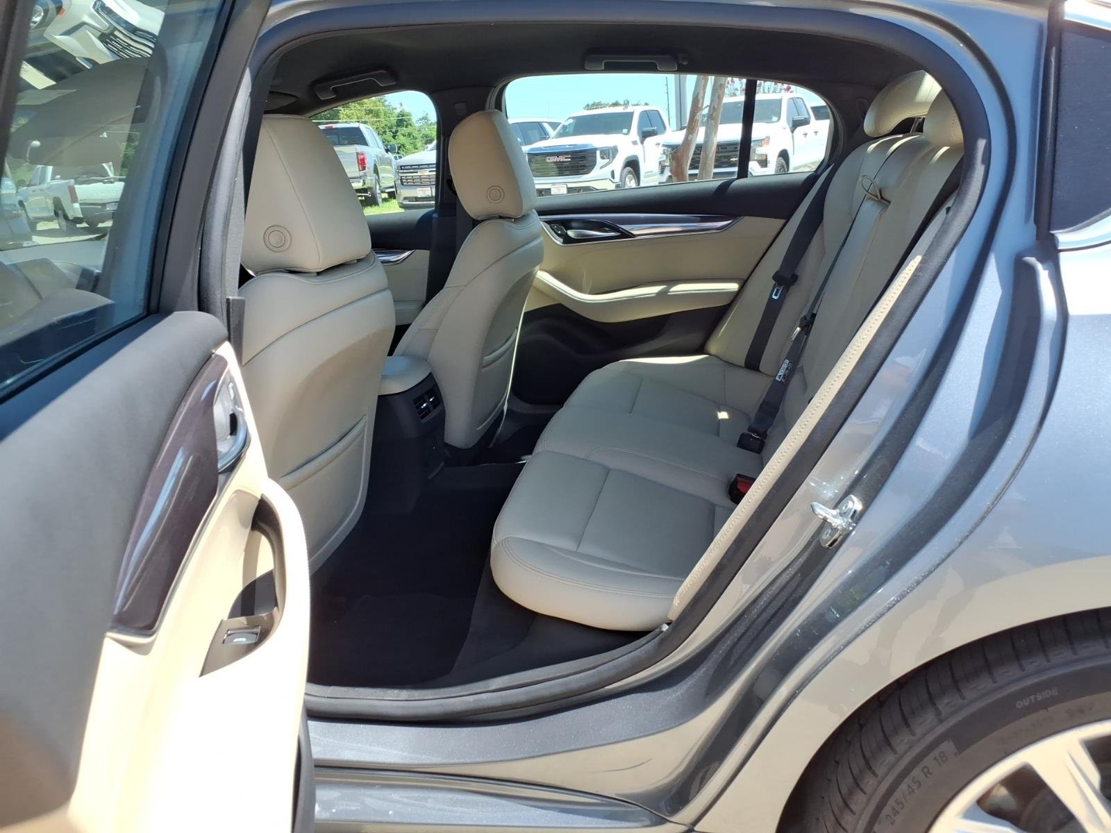 Used 2020 GRAY Cadillac Luxury image 14