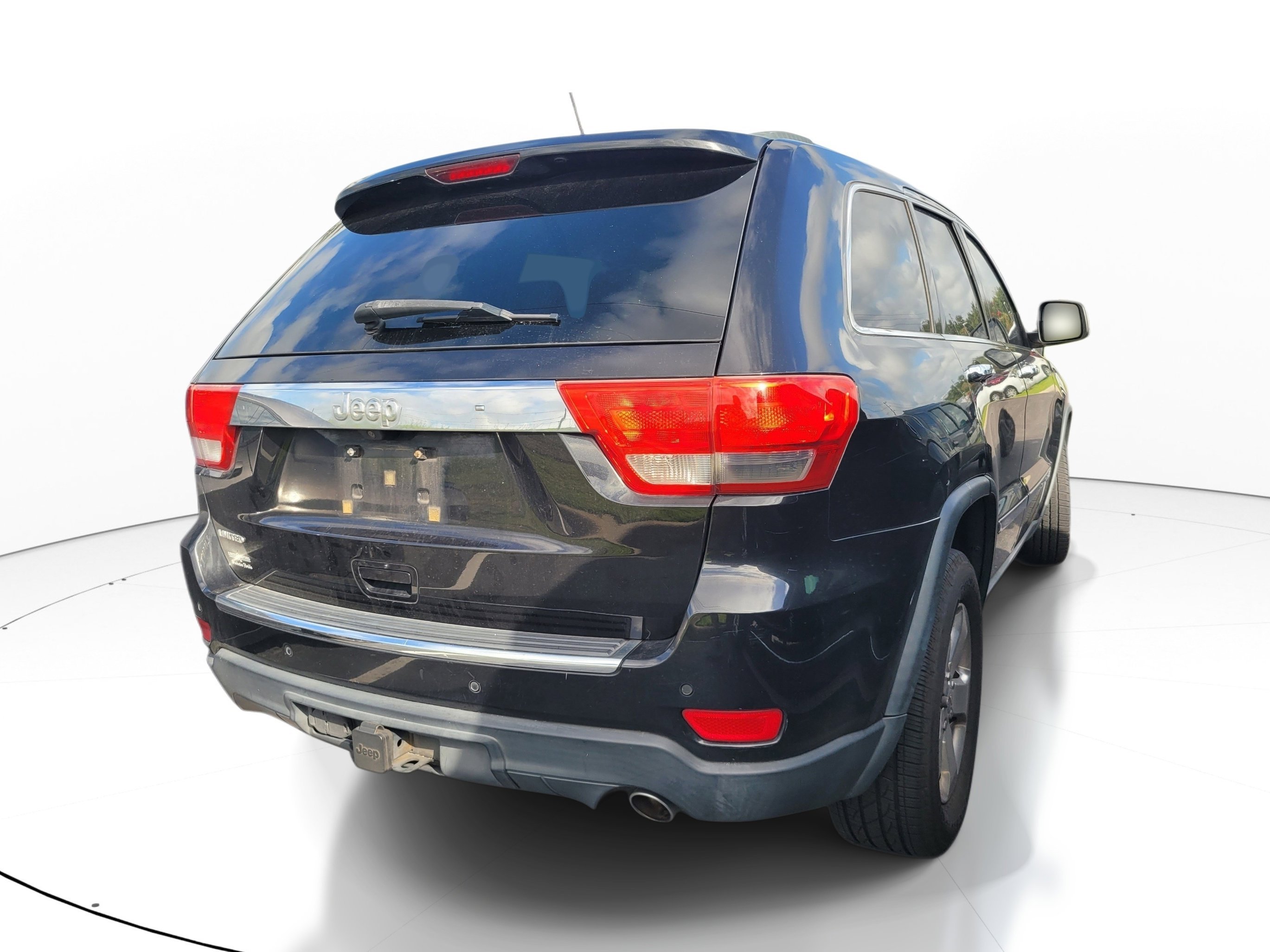 Used 2013 Brilliant Black Crystal Pearl Jeep Limited image 3